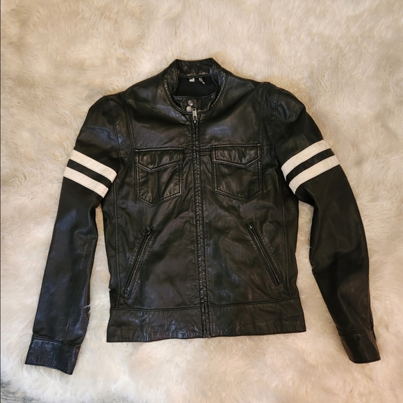 Juicy Couture  black 100% leather   cover trast motto jacket size small - Picture 12 of 16